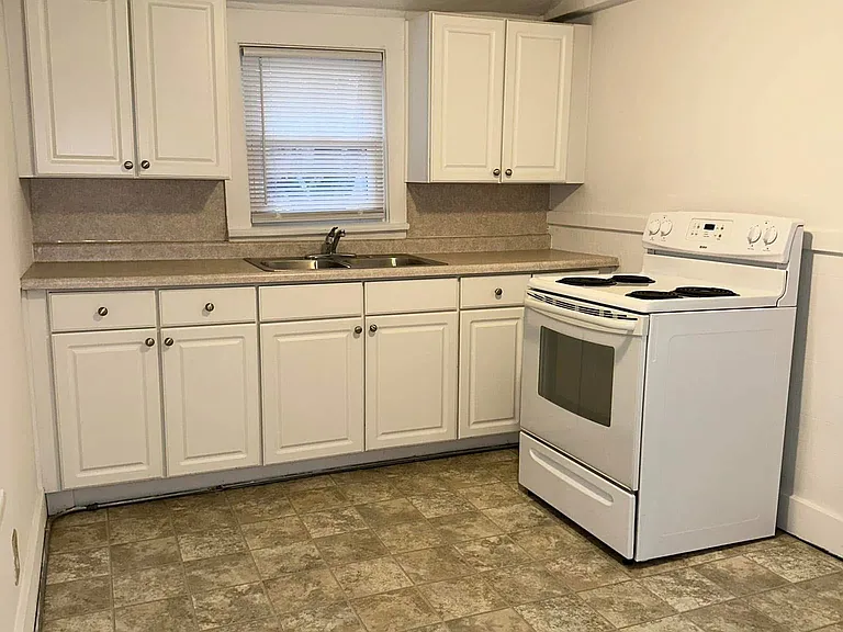 803 W Edwards St #C — Photo 2