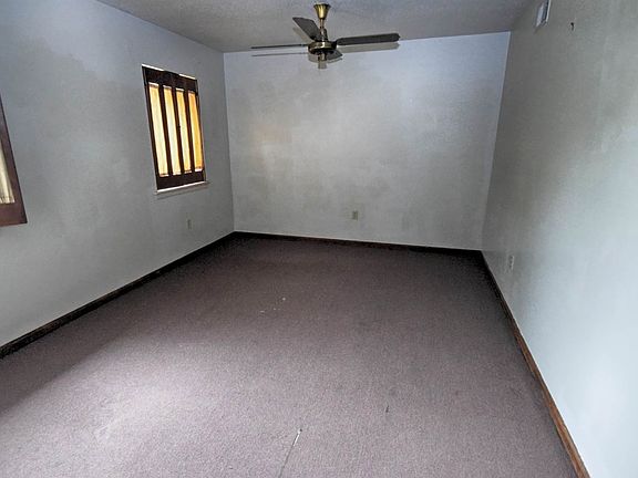 4th image of 109 E Club Dr