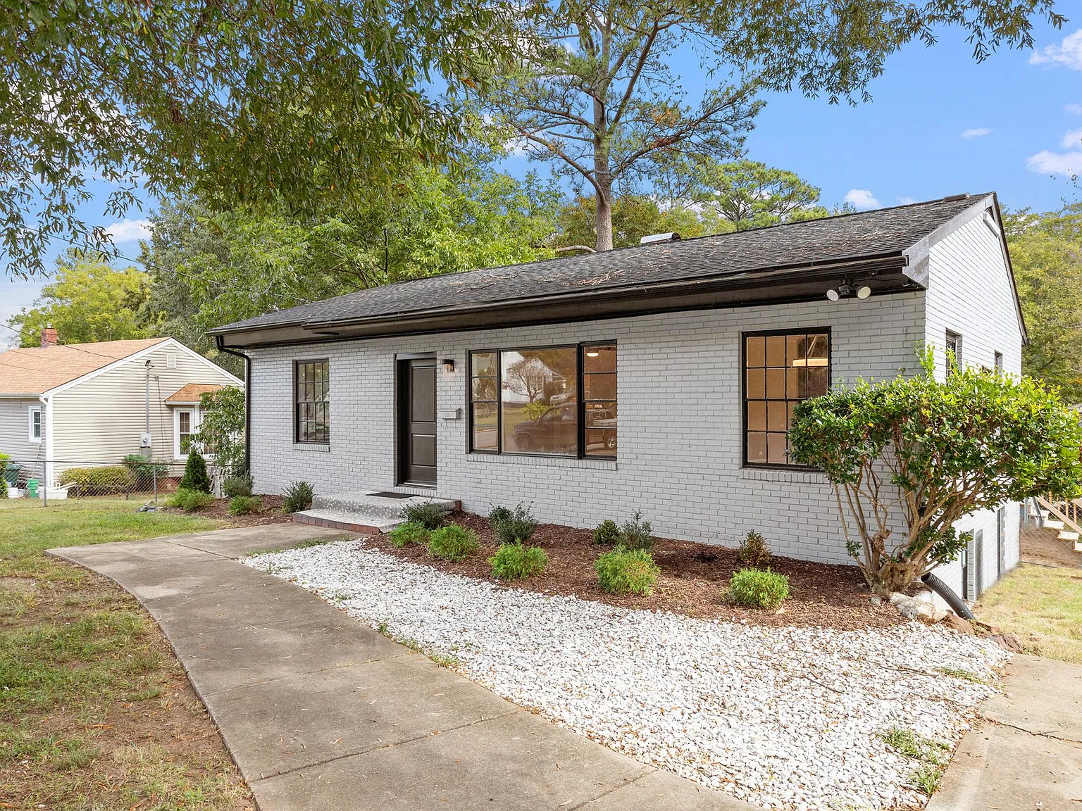3 bed, 1070 sqft, $1,850 — Photo 1