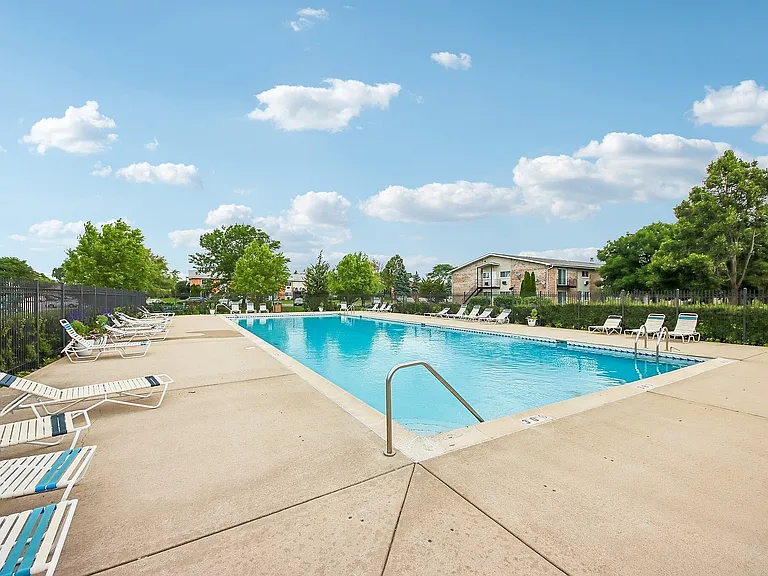 69-web-or-mls-Kennedy Dr-1906-909