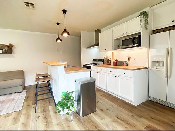 3rd image of 522 Cottonwood Ave #2