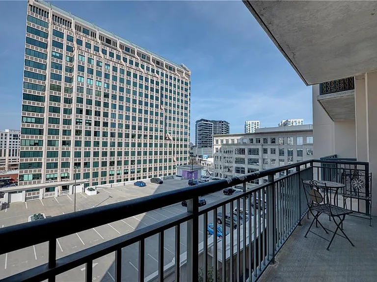 3040 Peachtree Rd NW #813 — Photo 17
