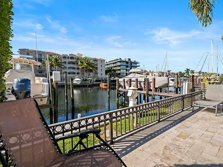 95 Isle Of Venice Dr — Photo 32
