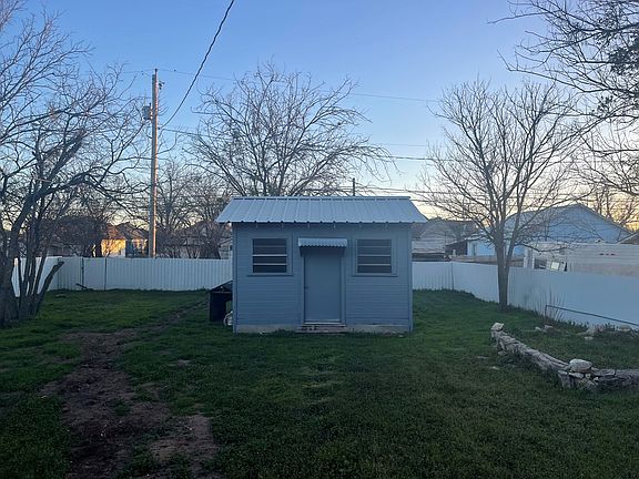 3rd image of 707 N 9th St