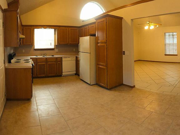 3rd image of 512 E La Vista Ave APT D