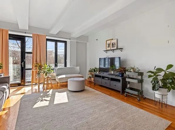 35-40 30th St #2M, Astoria, NY 11106