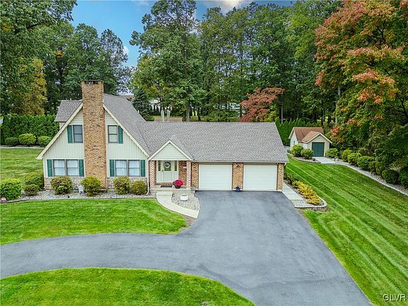 3rd image of 521 Rosewood Dr