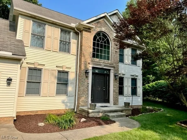 1417 Kristen Cir, Mogadore, OH 44260