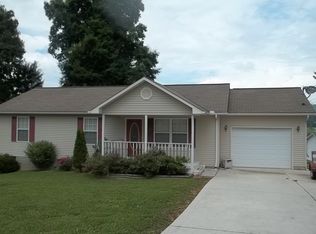 155 Crowley Cir, Jacksboro, TN 37757