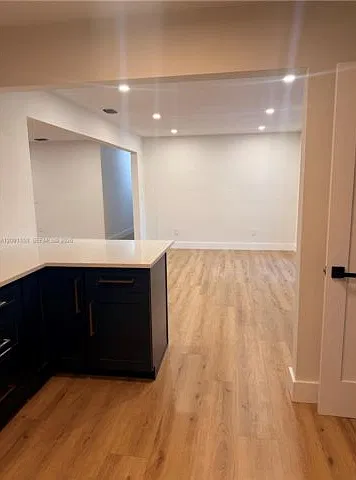 3 bed, 2.0 bath, 1444 sqft, $3,850 — Photo 4