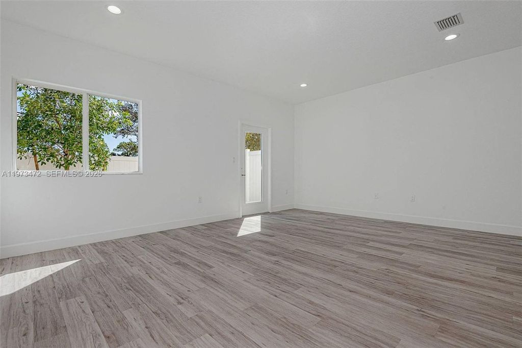 355 NW 30th Ave #601, photo 3