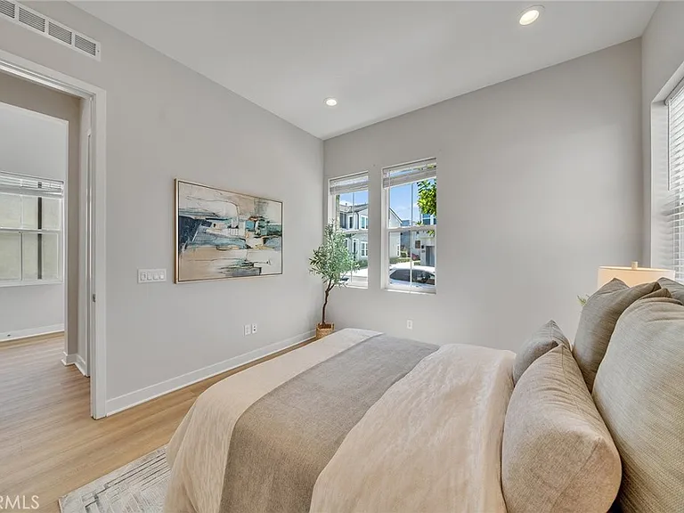141 Edna Pkwy — Photo 12