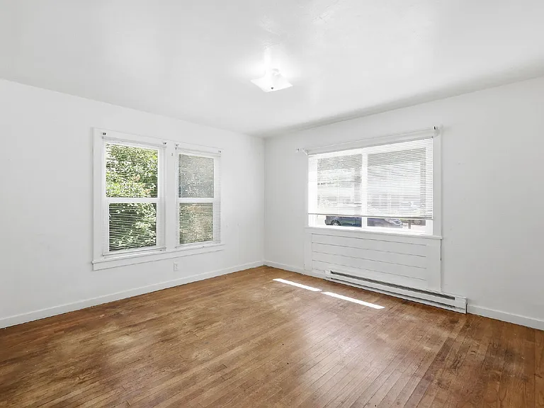 2189 Hilyard St — Photo 11