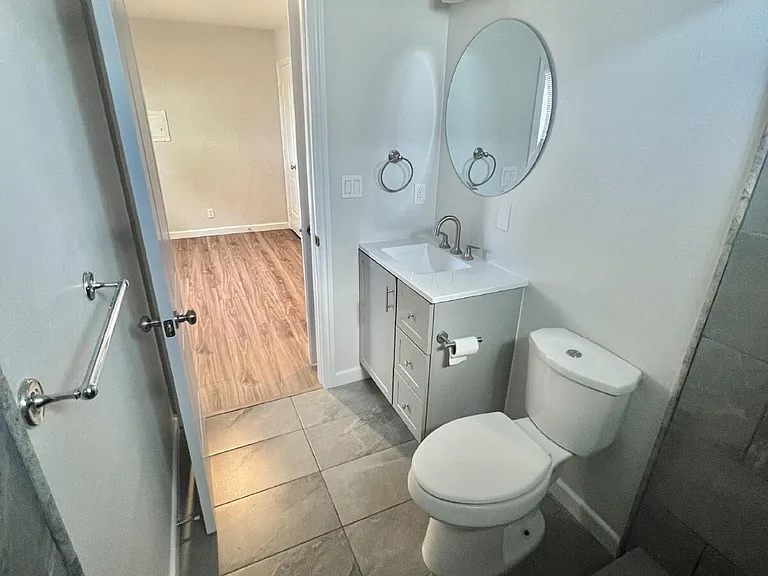 404 Highland Dr — Photo 16