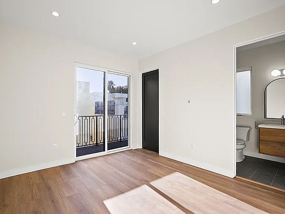 3rd image of 1733 S Barrington Ave #1/2