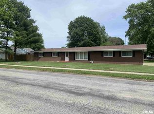 2 Conestoga Dr, Auburn, IL 62615