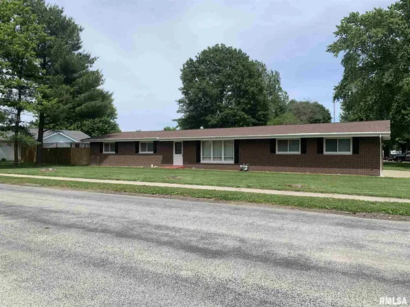 2 Conestoga Dr, Auburn, IL 62615