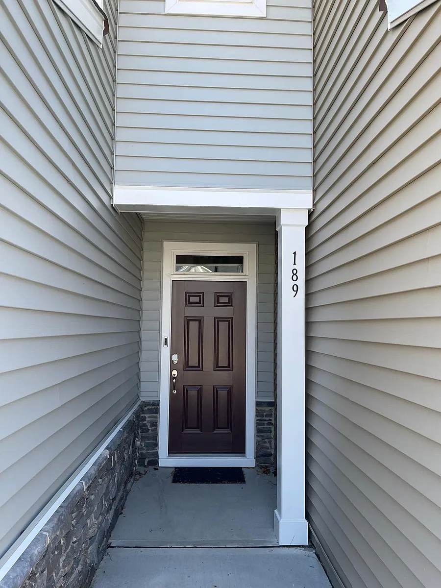 Building Photo - 189 Tumbling Rock Way #1