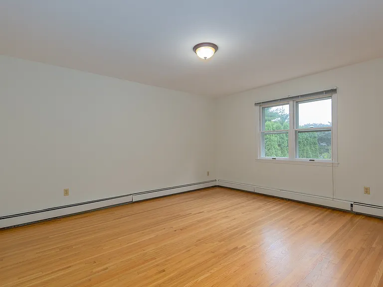 30 Cassilis Ave — Photo 18