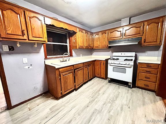 2nd image of 411 Howard Rd