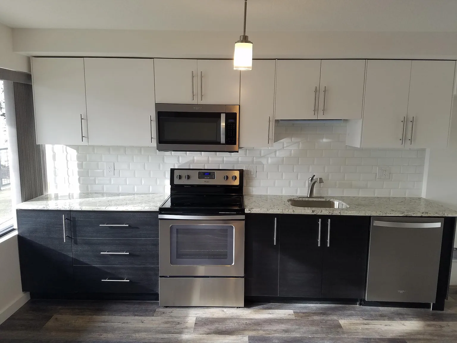 325 13th St NE — Photo 1
