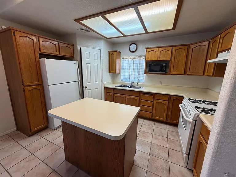 804 S Dora Ave — Photo 14