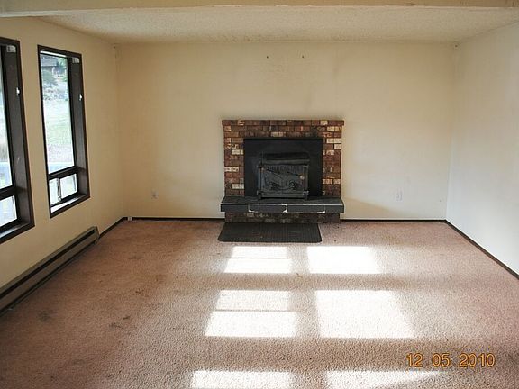 2nd image of 1142 SW Leschi Dr