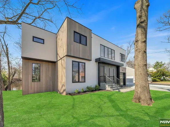 8-04 Arnot Pl, Fair Lawn, NJ 07410