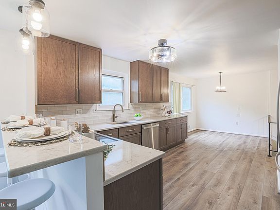 5th image of 4618 Birchtree Ln