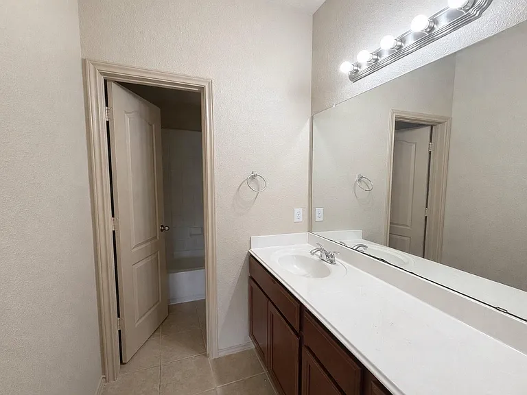11922 Harristown Dr — Photo 25