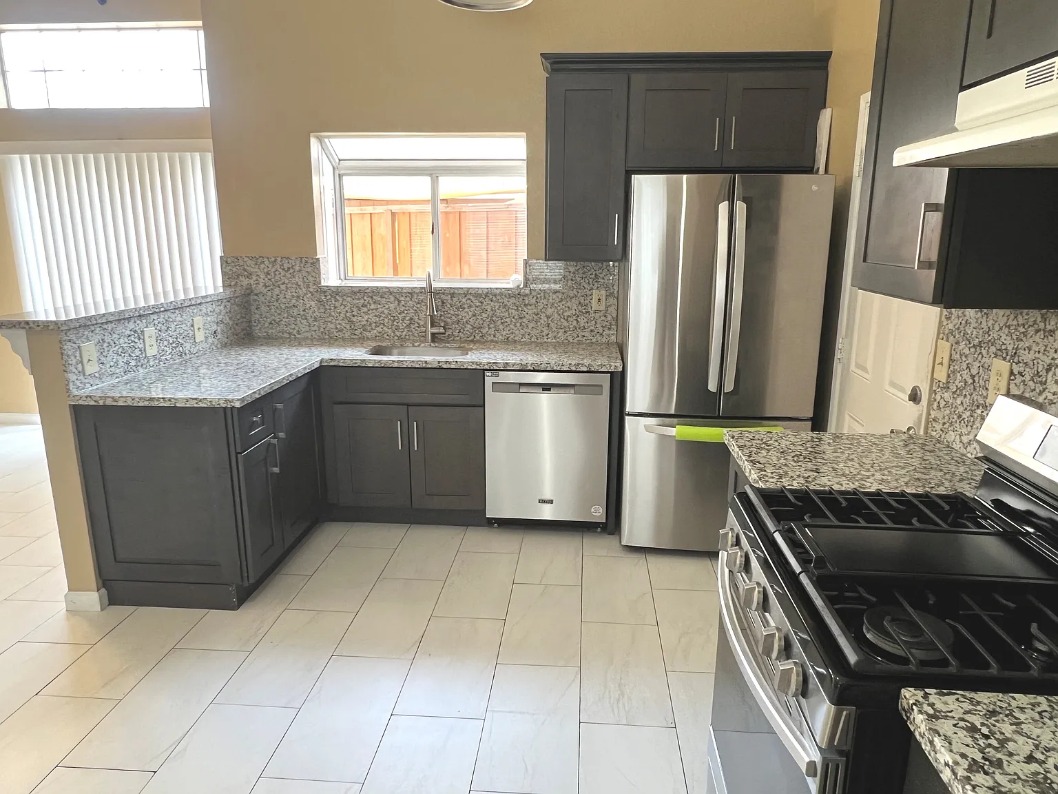 3 bed, 1248 sqft, $3,100 — Photo 4