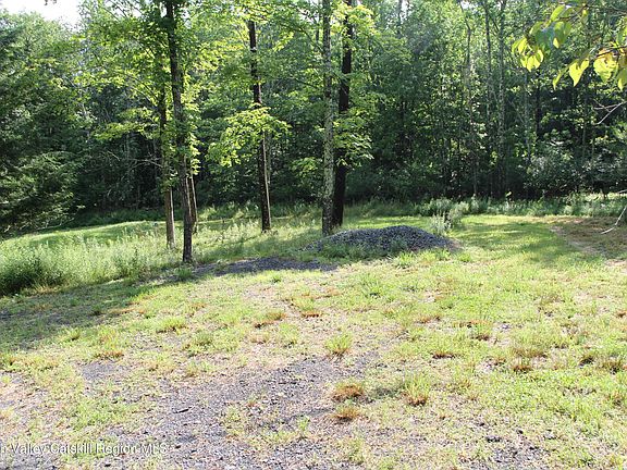 5th image of 137 Old Turnpike Road