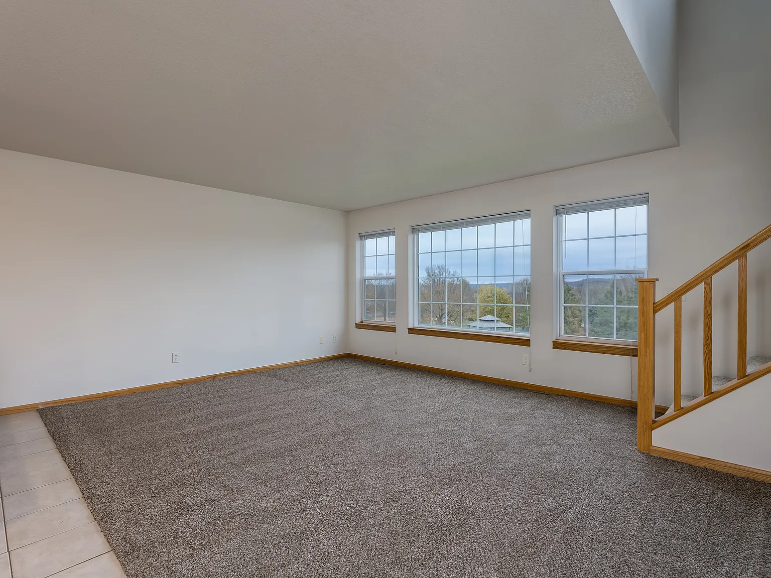 2 bed, 1.5 bath, 1200 sqft, $1,275 — Photo 2