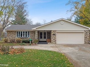 961 Fulton St, South Elgin, IL 60177