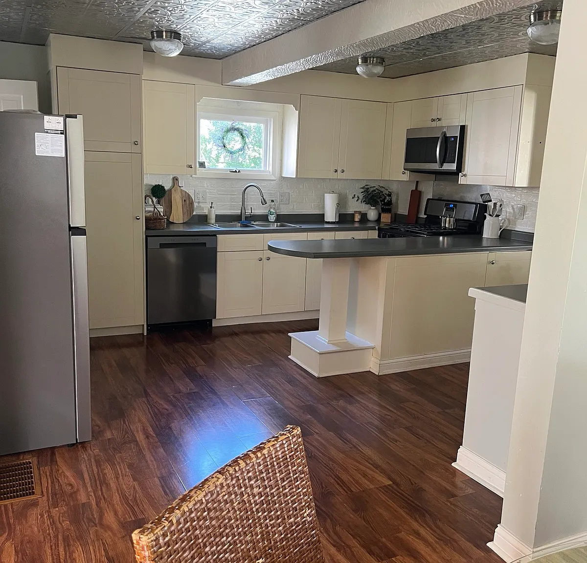 3 bed, 1604 sqft, $3,299 — Photo 4