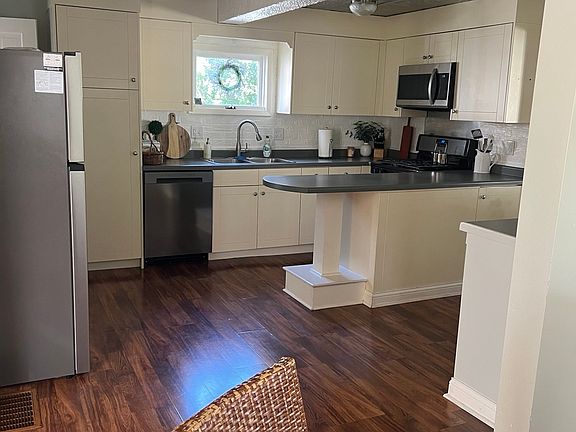 4th image of 79 Clover St