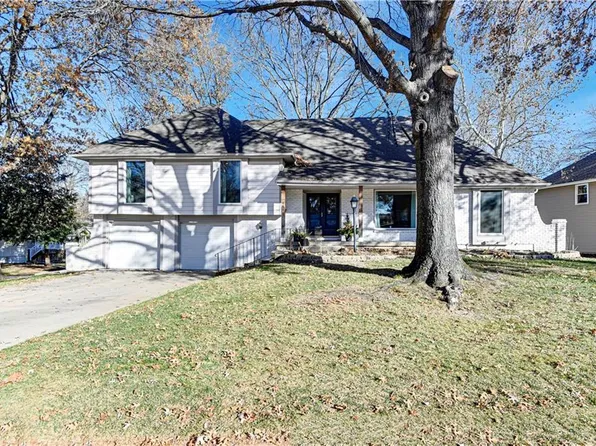 9804 W 106th St, Overland Park, KS 66212