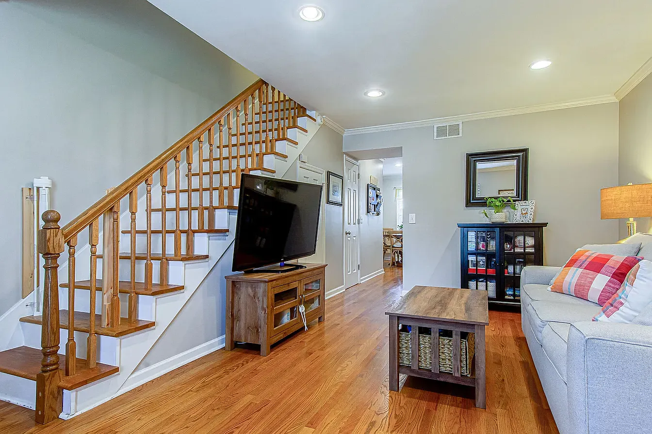 2 bed, 1.5 bath, 1065 sqft, $2,050 — Photo 3