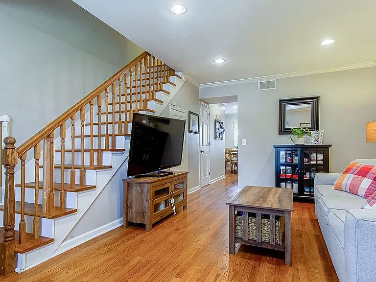 3901 Westlawn Pl — Photo 3