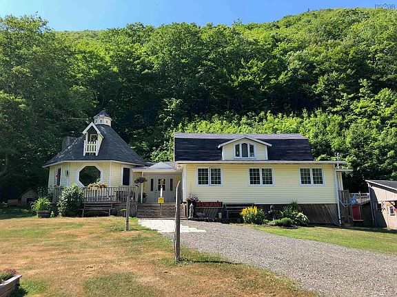 3rd image of 3719 W Big Intervale Rd