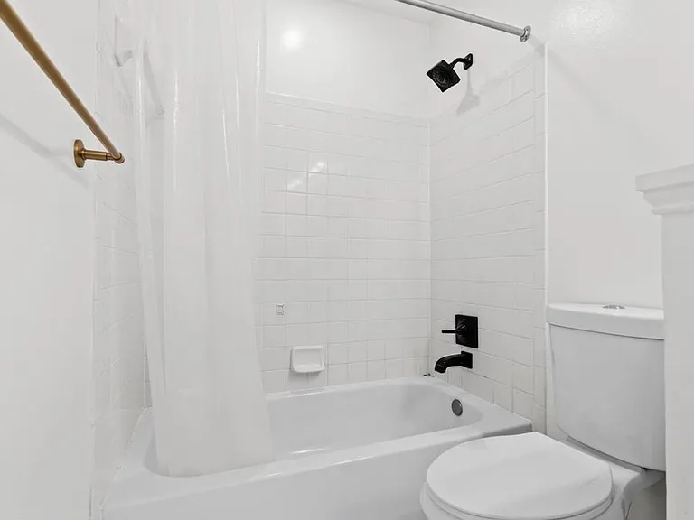 14216 Cervantes Ave — Photo 32