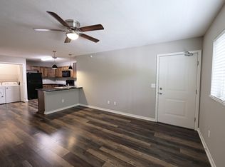 2910 N St #3, Lincoln, NE 68510