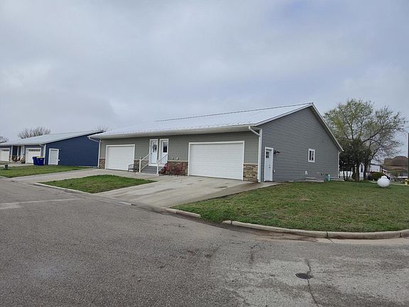 3rd image of 115-119 Easy STREET