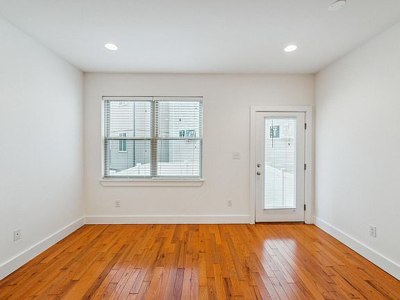 5th image of 1612 Ogden St #1