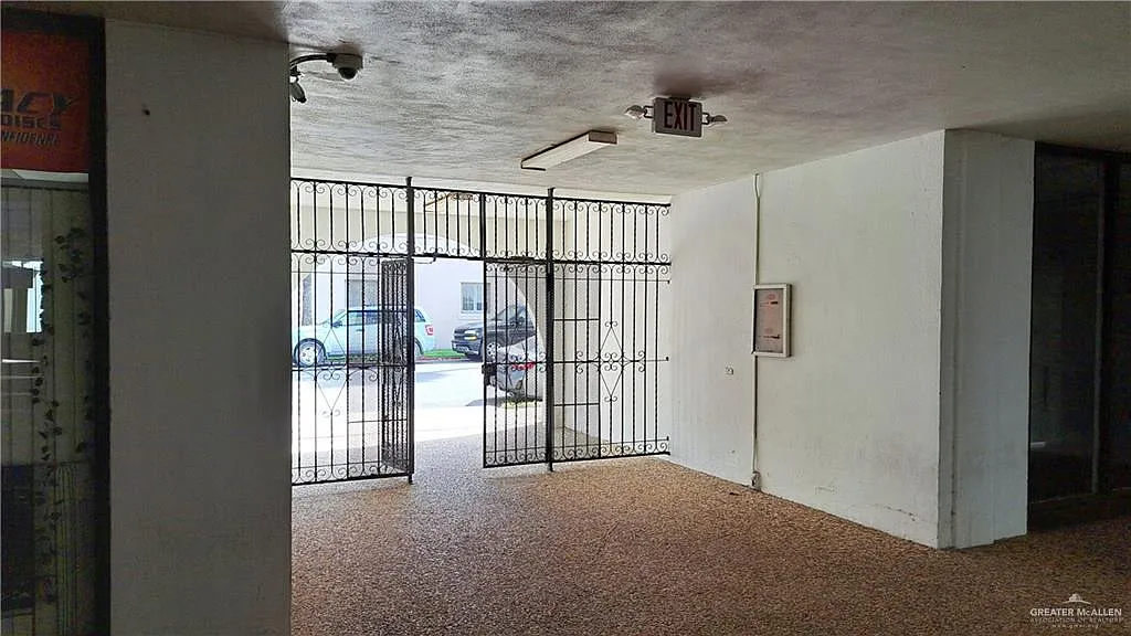 Studio, 1.0 bath, 487 sqft, $750 — Photo 3