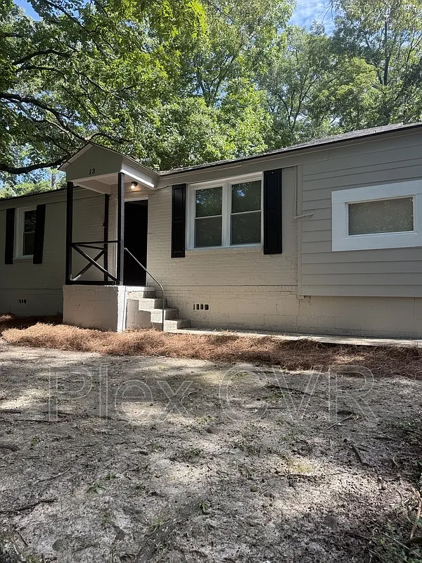 3 bed, 1.0 bath, 888 sqft, $1,050 — Photo 1