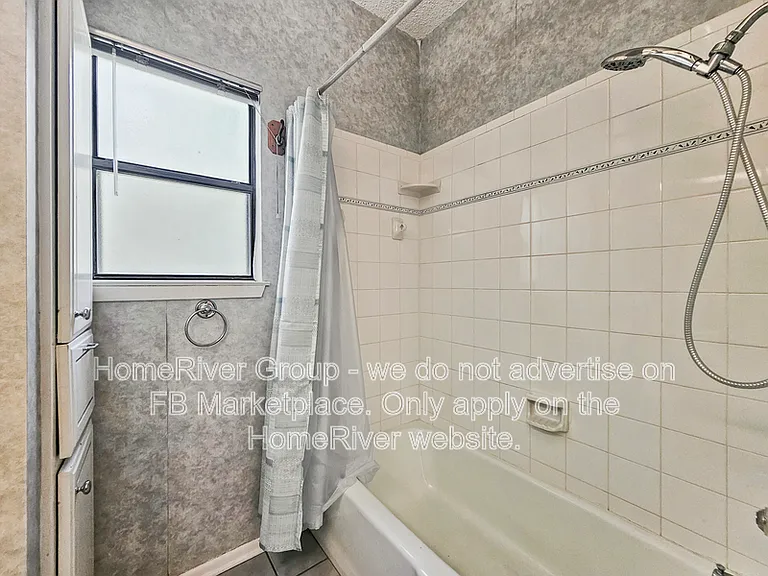 8823 Wellesley Manor Dr — Photo 12