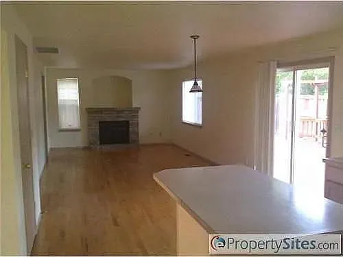 880 Bremerton Ave NE — Photo 6