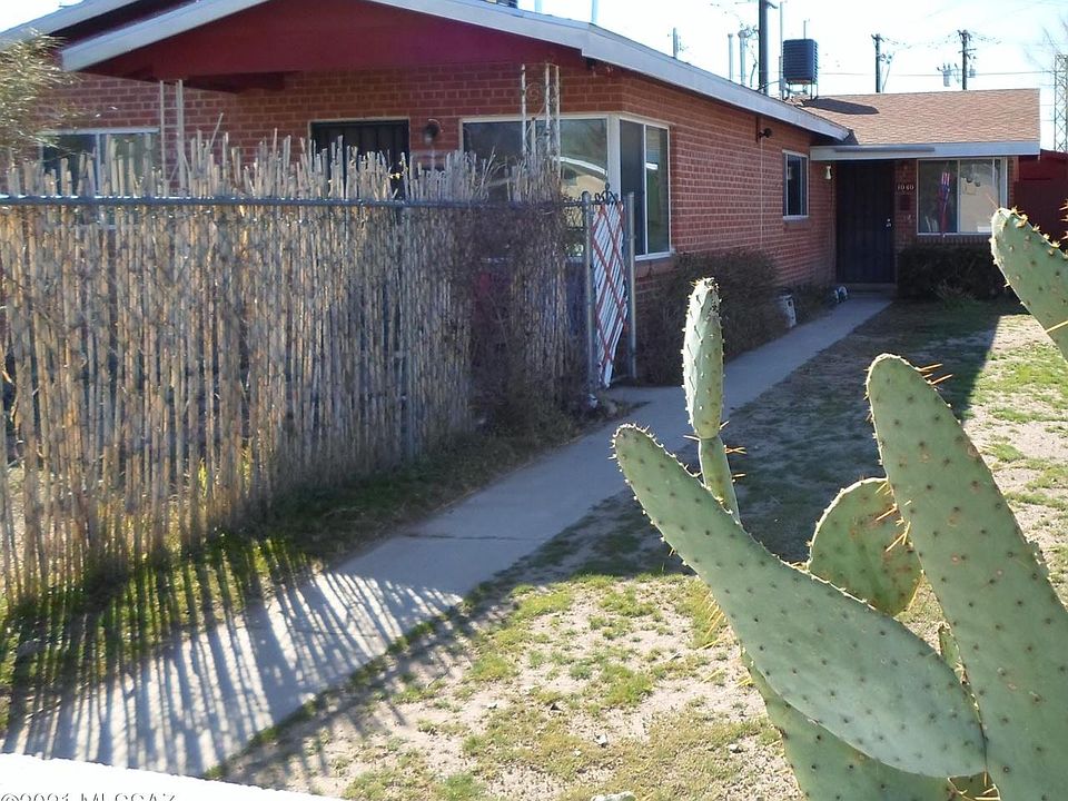 1040 is the back unit on the right side of this photo.