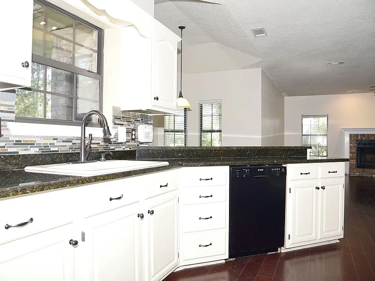116 Baywind Dr — Photo 9
